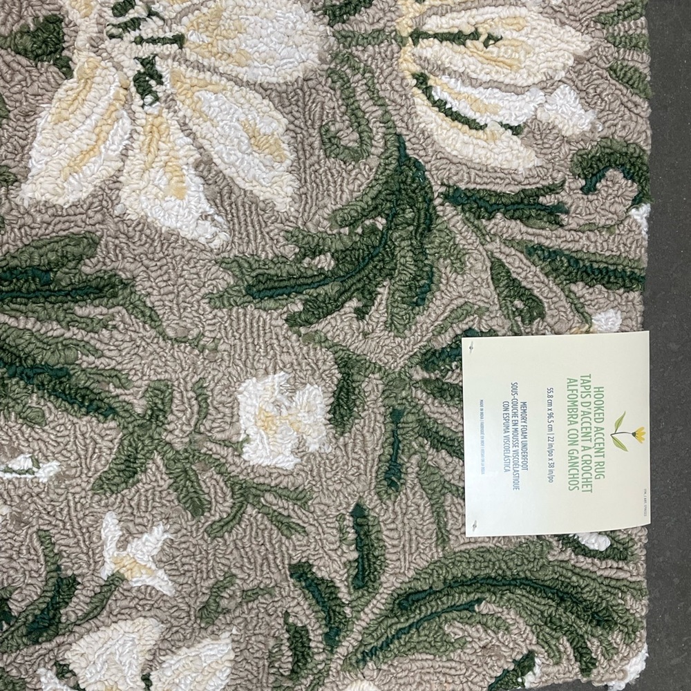Brand New Hooked Accent Spring Floral Patterned Rug with Green and Cream Accents - Picture 3 of 3
